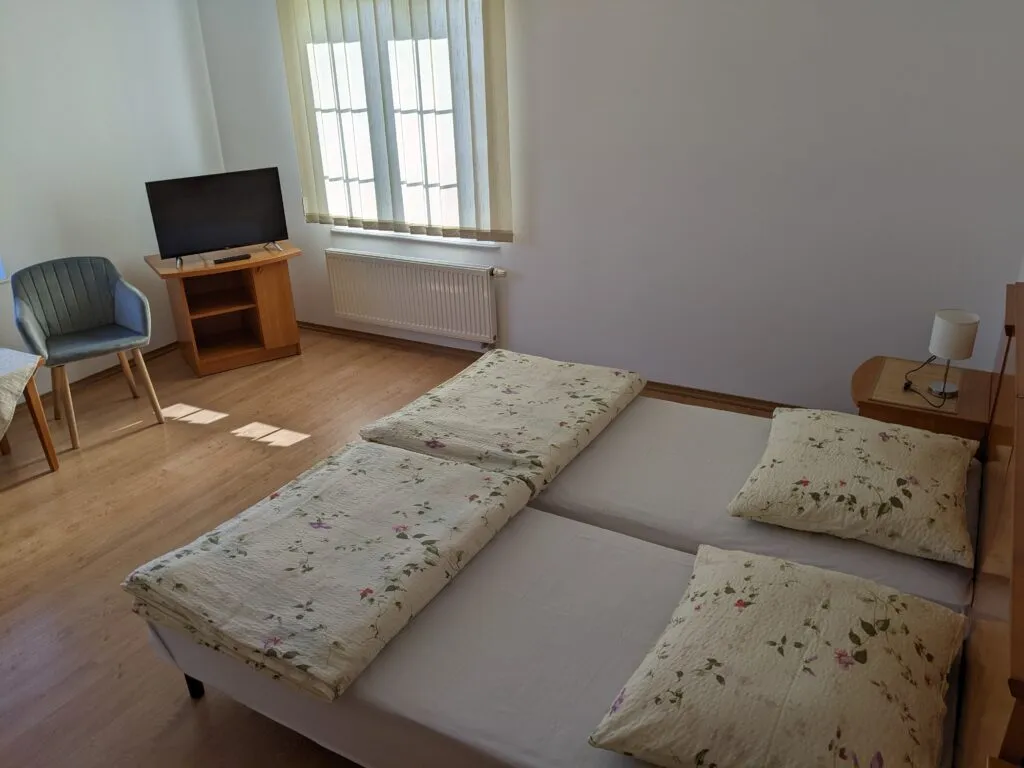 Pokój dwuosobowy na drugim piętrze.