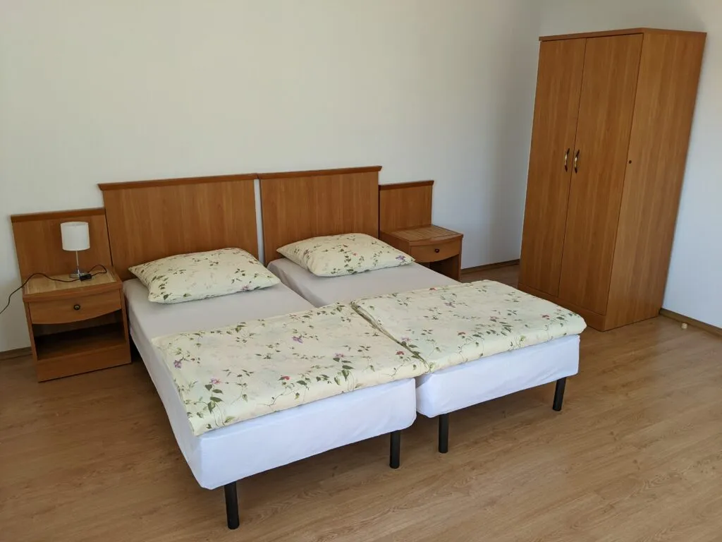 Pokój dwuosobowy na drugim piętrze.